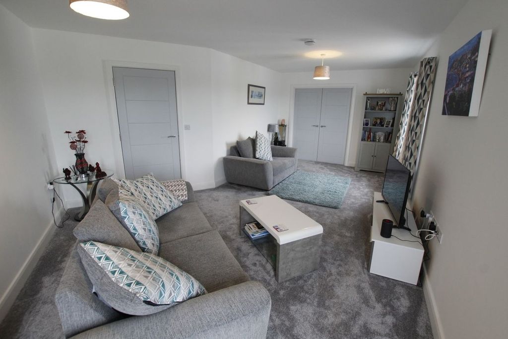2 bed flat to rentHoggan Park, Brecon, Brecon LD3 photo 2