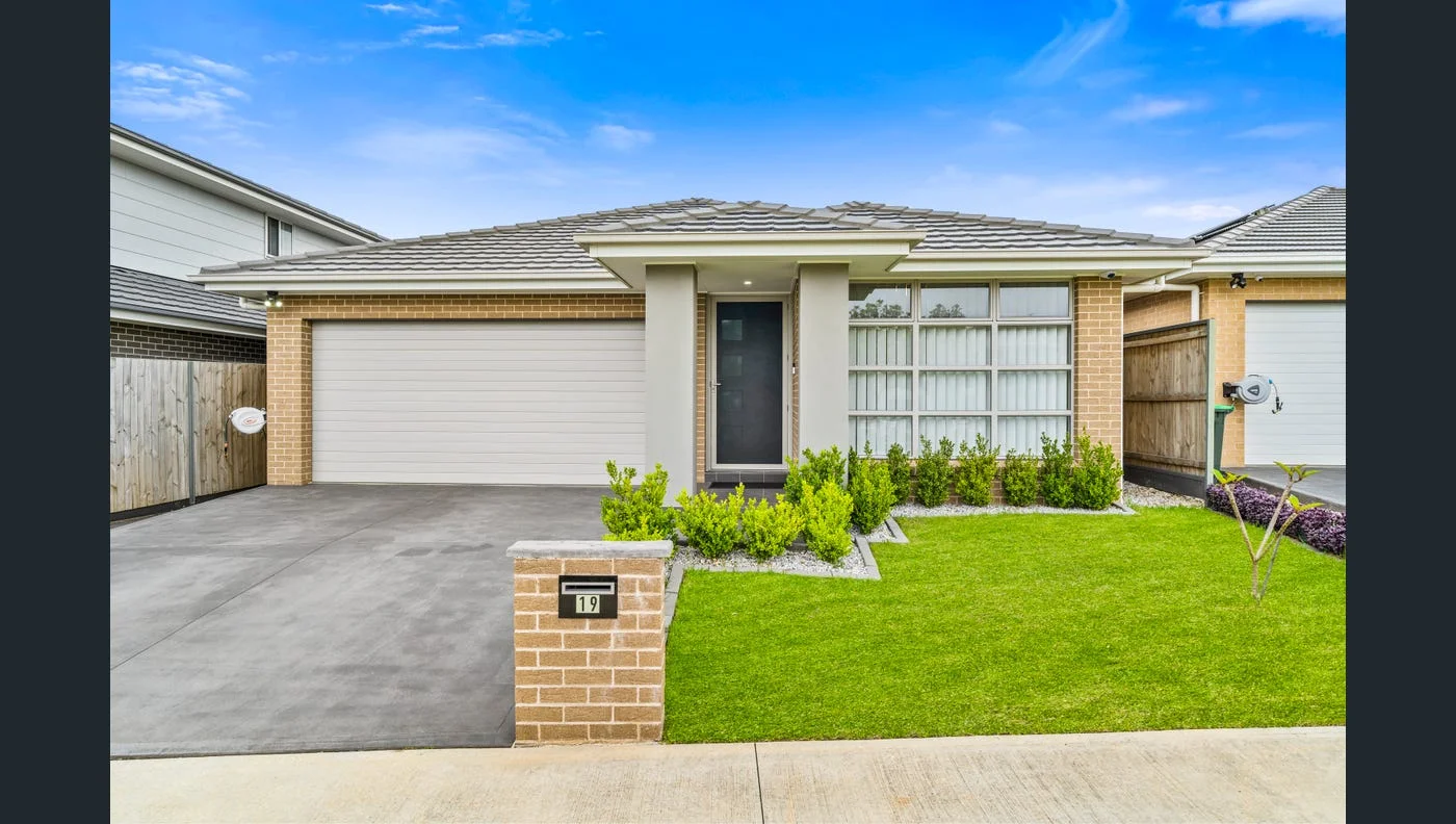 19 Fleece Loop, Oran Park NSW 2570