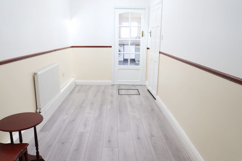7 bed shared accommodation to rentLeagrave Road LU3 photo 2