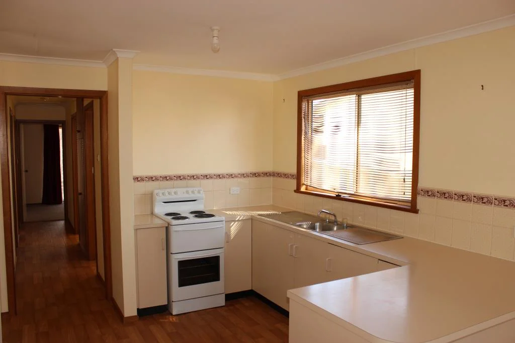33a Bopeechee Street, Roxby Downs SA 5725 photo 3