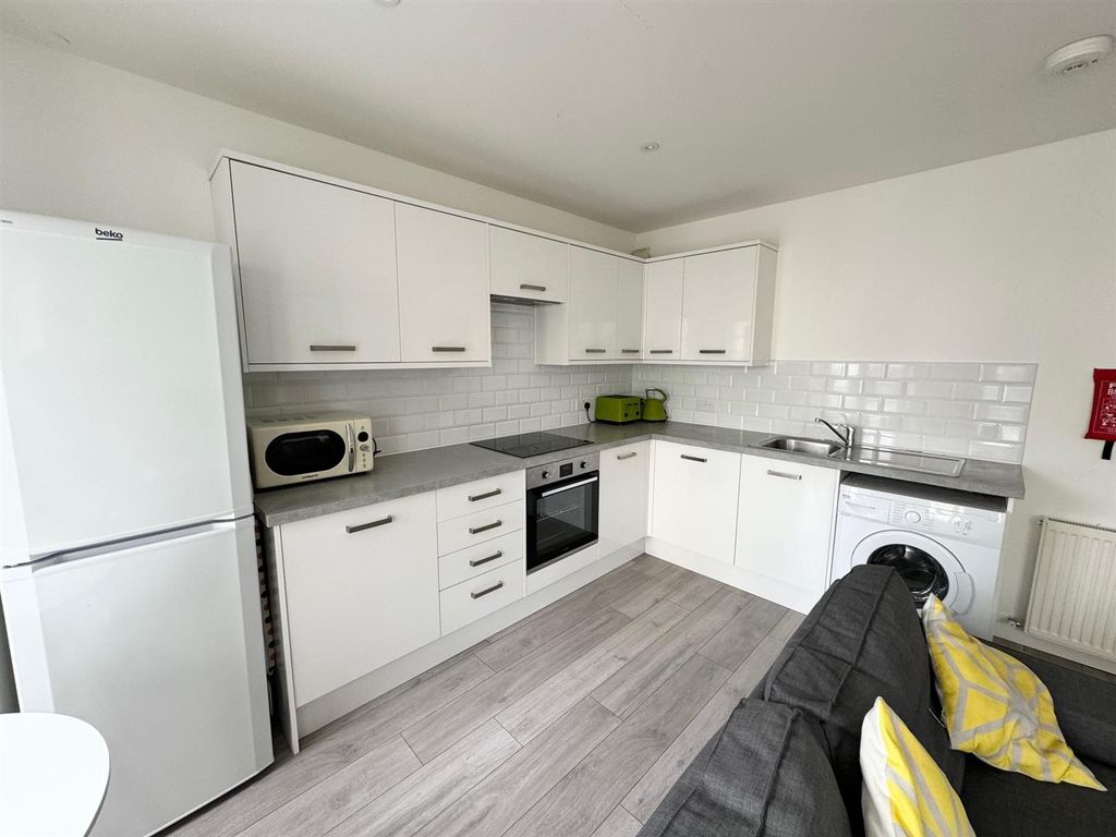 Additional image 5 of 4 bed shared accommodation to rentNorfolk Square, Brighton BN1