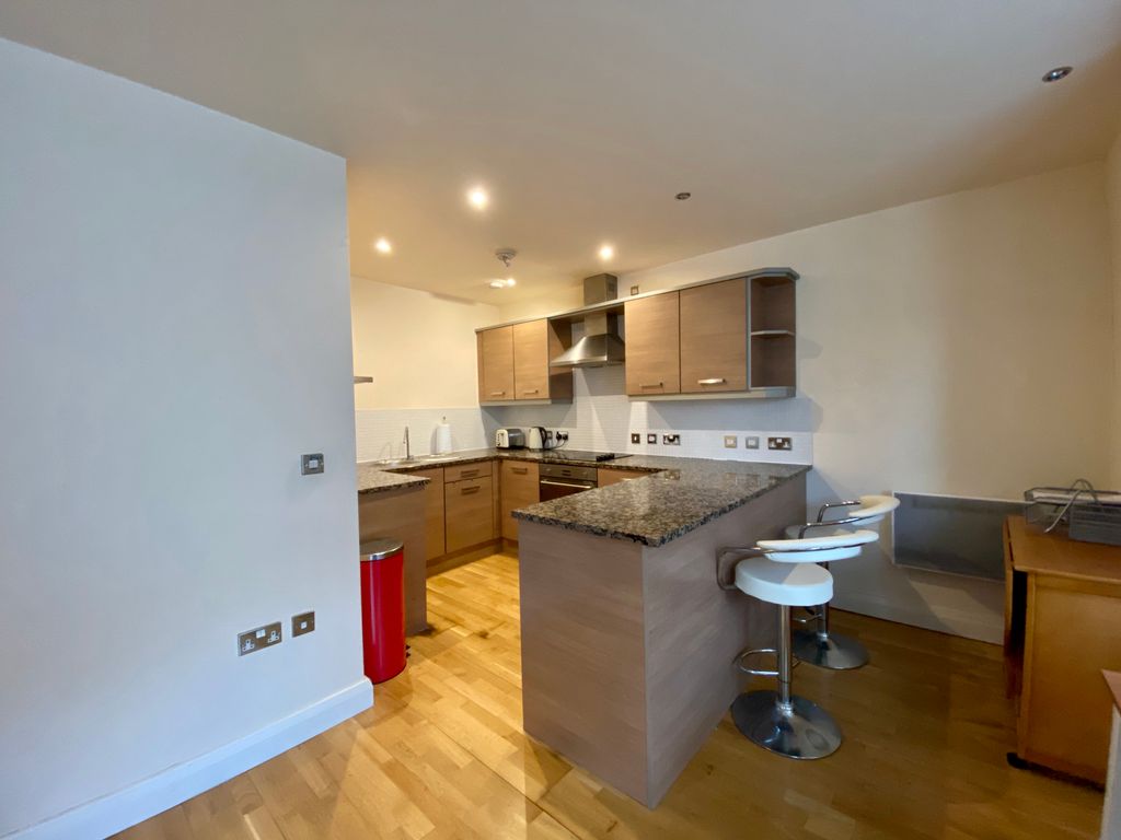 2 bed flat to rentBack Silver Street, Durham DH1 photo 3