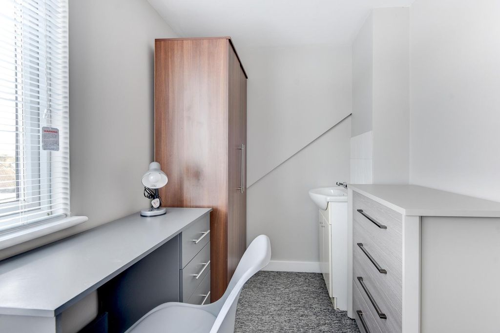 Additional image 28 of 7 bed semi-detached house to rentBernard Road, Brighton BN2