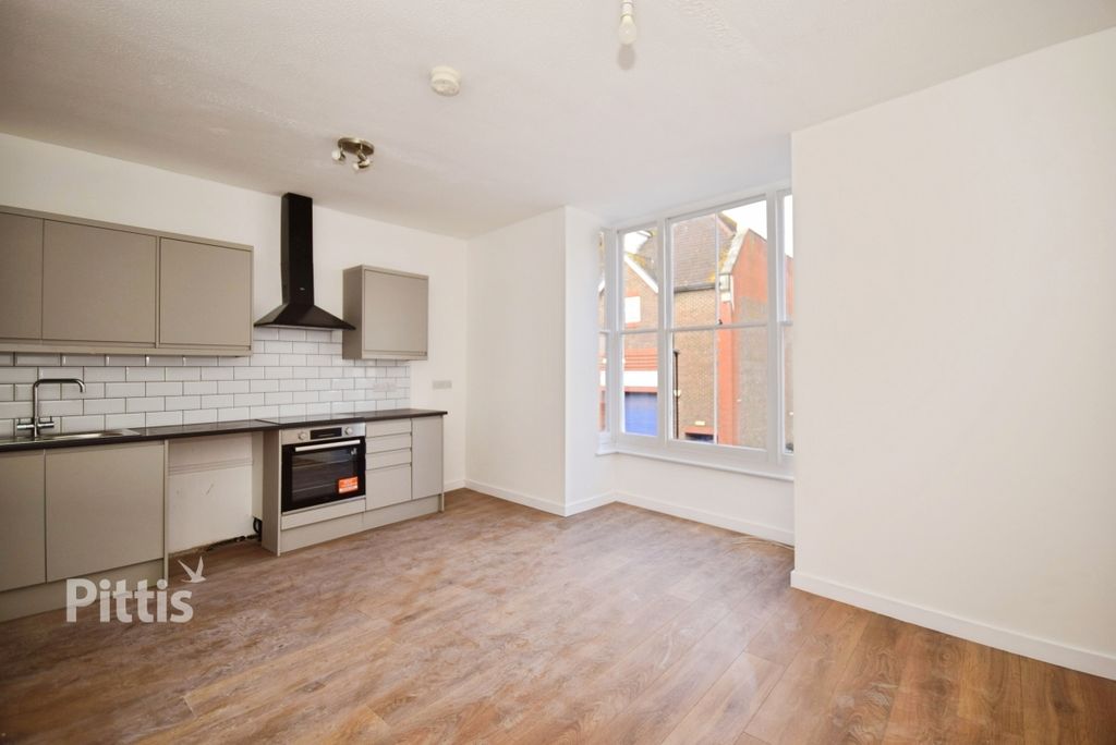 Additional image 7 of 3 bed flat to rentPyle Street, Newport PO30