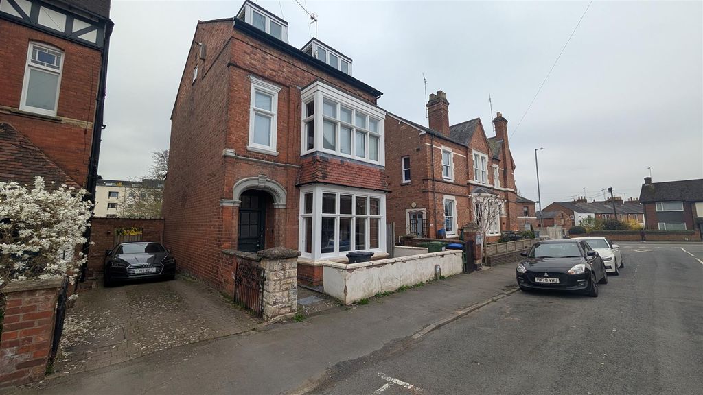 2 bed flat to rentAlbany Terrace, Leamington Spa CV32
