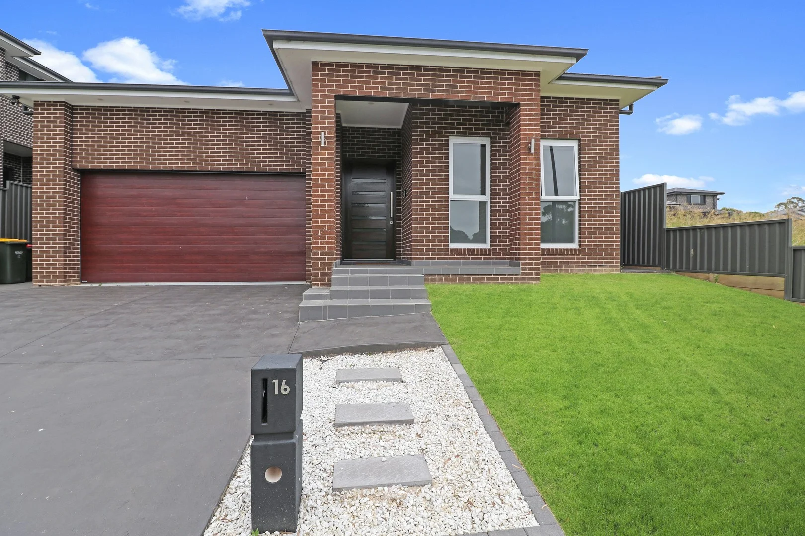 16 Fieldhouse Cct, Campbelltown NSW 2560