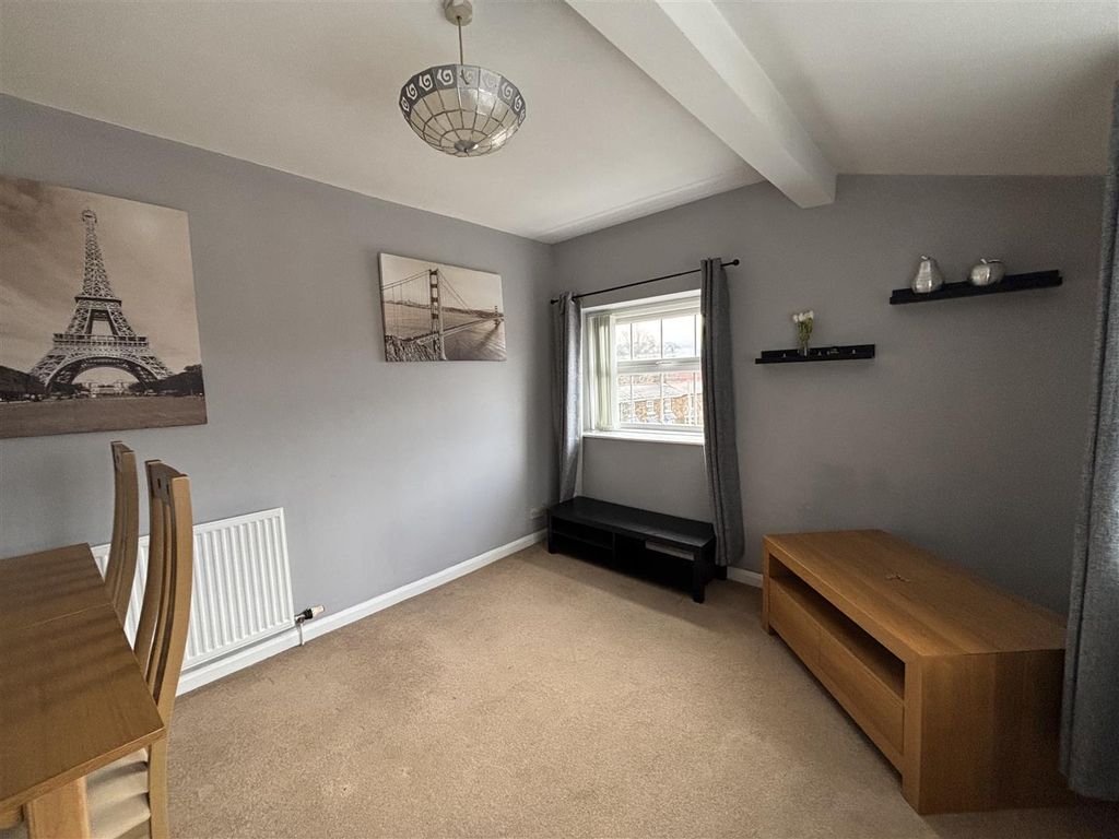 2 bed flat to rentWrexham Street, Mold CH7