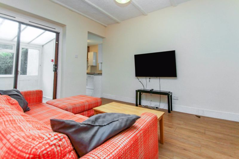 6 bed shared accommodation to rentStudent Home, Winton BH9 photo 4