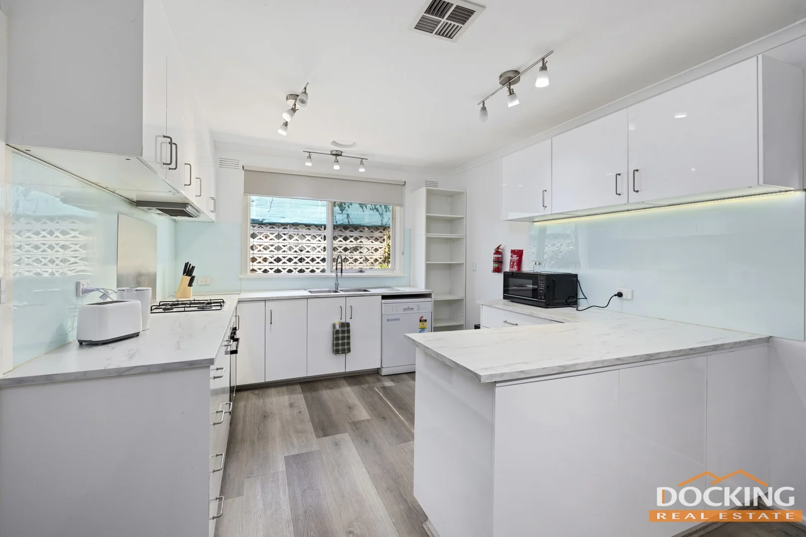 Room  5/80 Hinkler Road East, Glen Waverley VIC 3150