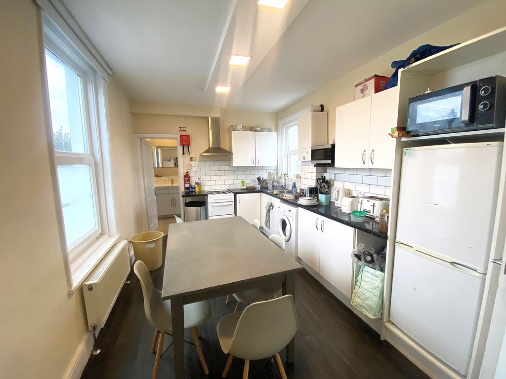 Additional image 3 of 6 bed maisonette to rentAlbert Road, Southsea PO5
