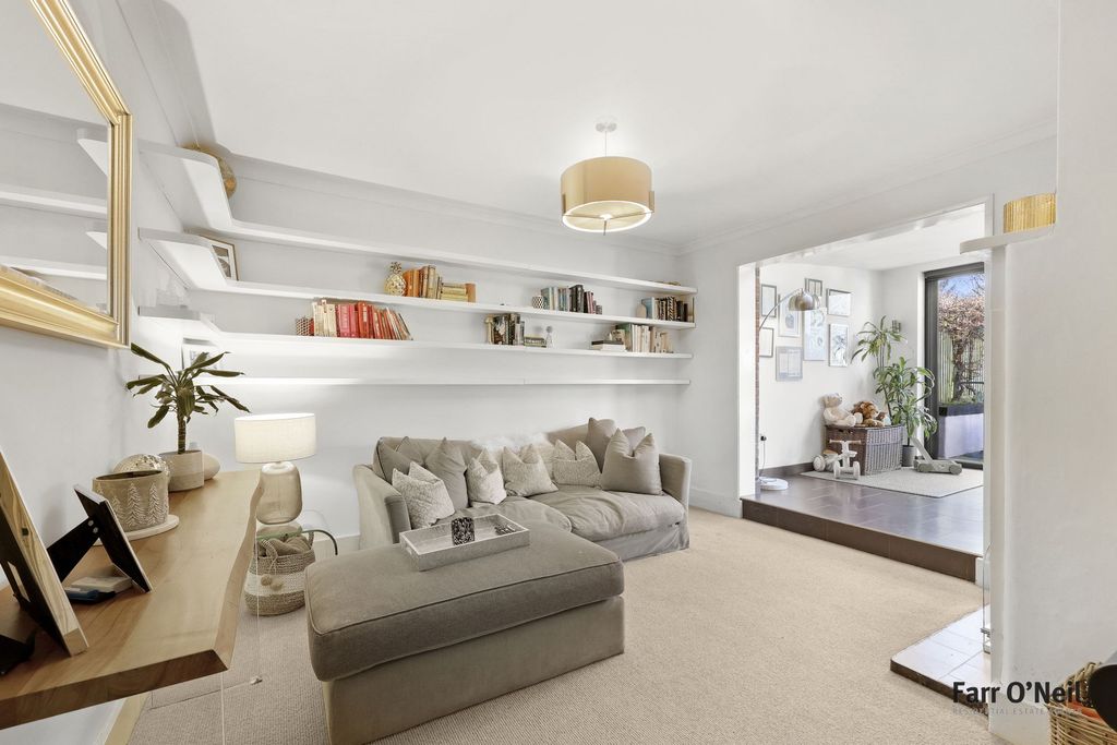 Additional image 6 of 5 bed semi-detached house to rentKings Avenue, Buckhurst Hill IG9