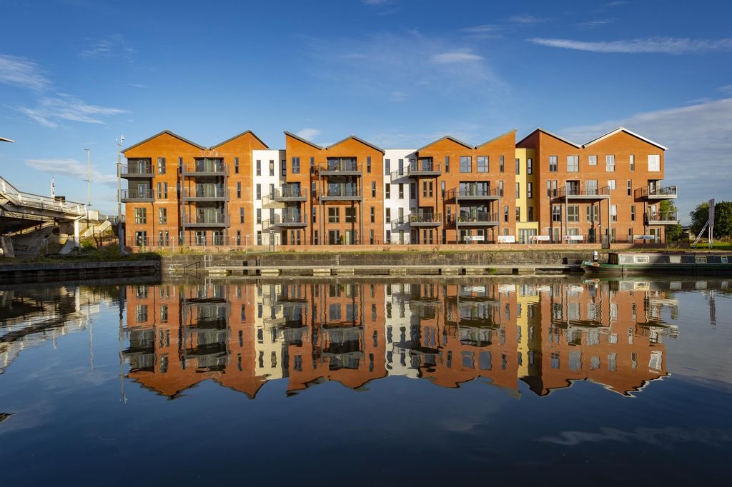 1 bed flat to rentSt. Ann Way, The Docks, Gloucester GL2 photo 2