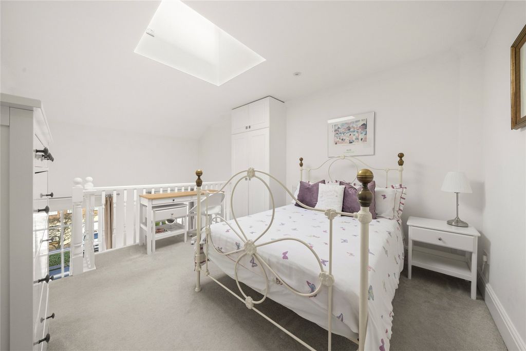 Additional image 4 of 3 bed flat to rentEllesmere Place, Walton-On-Thames, Surrey KT12