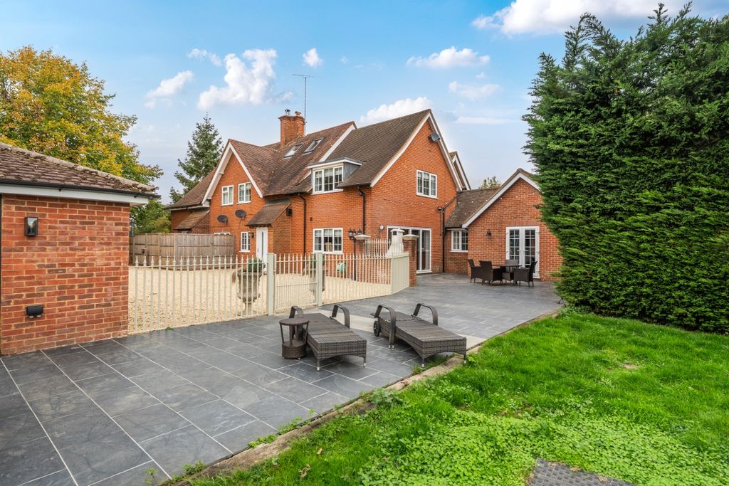 5 bed detached house to rentReading Road, Sherfield-On-Loddon, Hook RG27