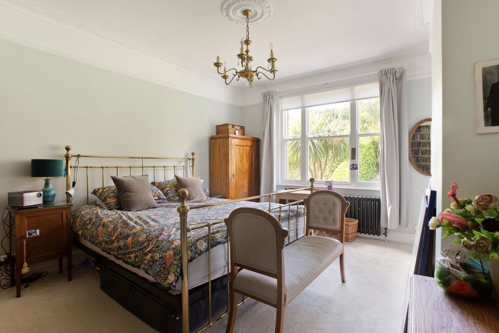 Additional image 5 of 4 bed semi-detached house to rentWarwick Park, Tunbridge Wells TN2