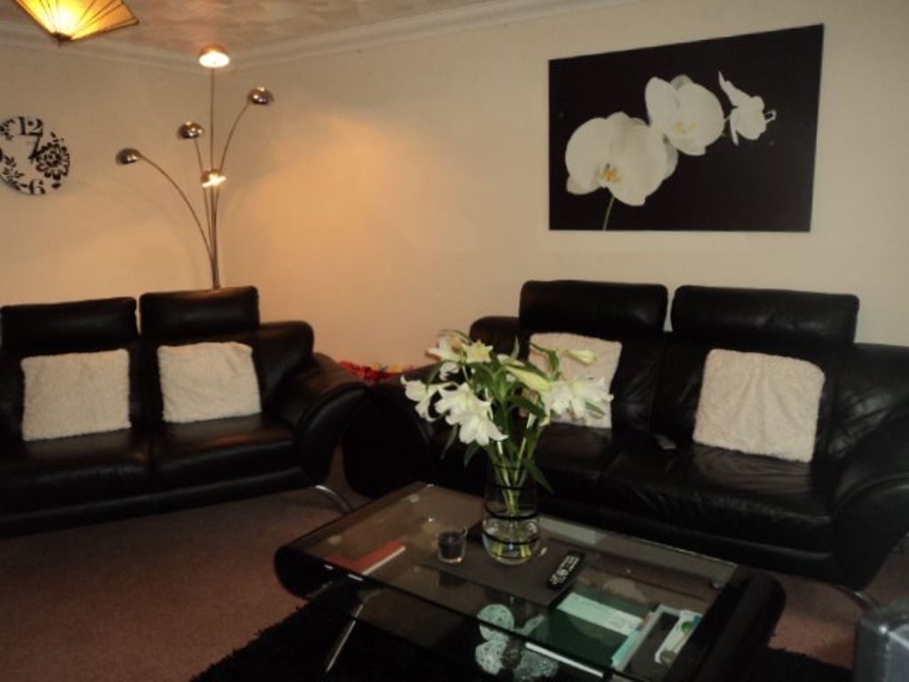 3 bed semi-detached house to rentMerriott Place, Maindee NP19