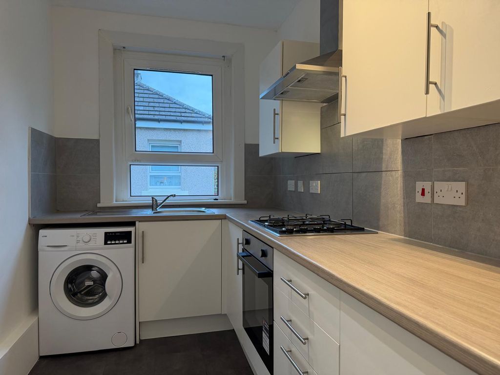 2 bed flat to rentKilloch Drive, Glasgow G13 photo 4