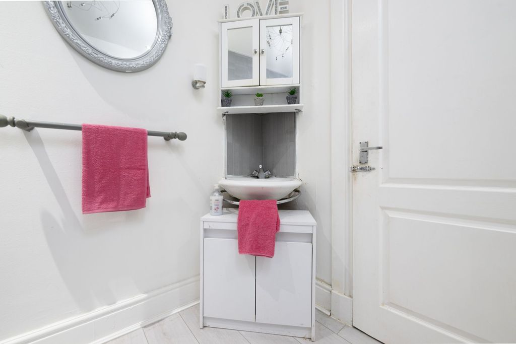 Additional image 16 of 3 bed flat for saleGeorge Square, Greenock PA15