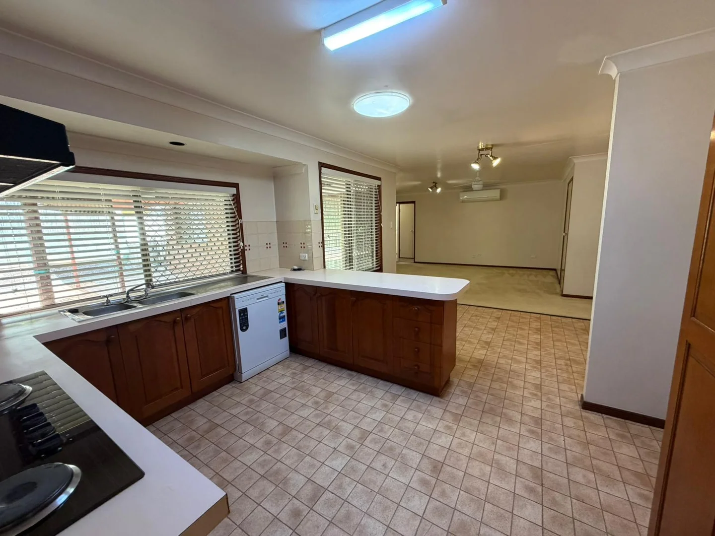 Additional image 3 of 467 Warrigal Road, Eight Mile Plains QLD 4113
