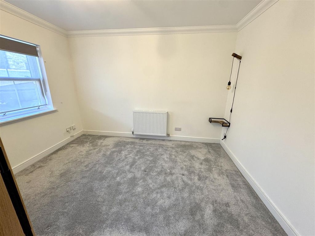 2 bed flat to rentWide Close, Lanark ML11 photo 4