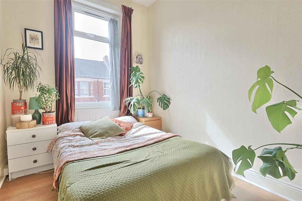 2 bed flat to rentSimonside Terrace, Heaton, Newcastle Upon Tyne NE6 photo 5