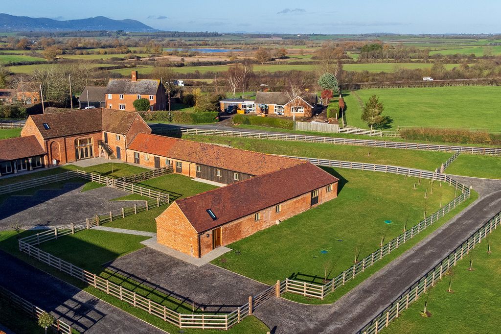 4 bed barn conversion to rentLong Green, Tewkesbury GL19