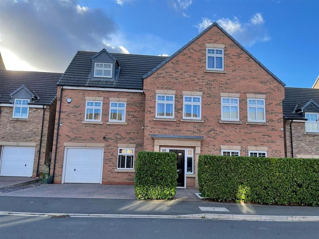 6 bed detached house to rentBrantingham Drive, Ingleby Barwick, Stockton-On-Tees TS17
