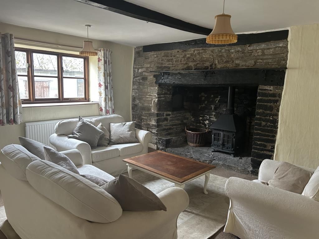 3 bed semi-detached house to rentKnighton, Powys LD7