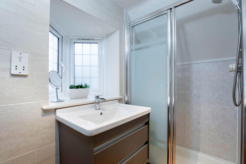Additional image 10 of 1 bed detached house to rentMain Road, Shurdington, Cheltenham GL51