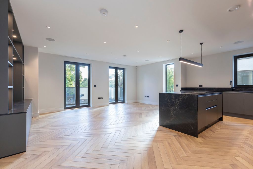 Additional image 5 of 3 bed flat to rentParabola Road, Cheltenham GL50