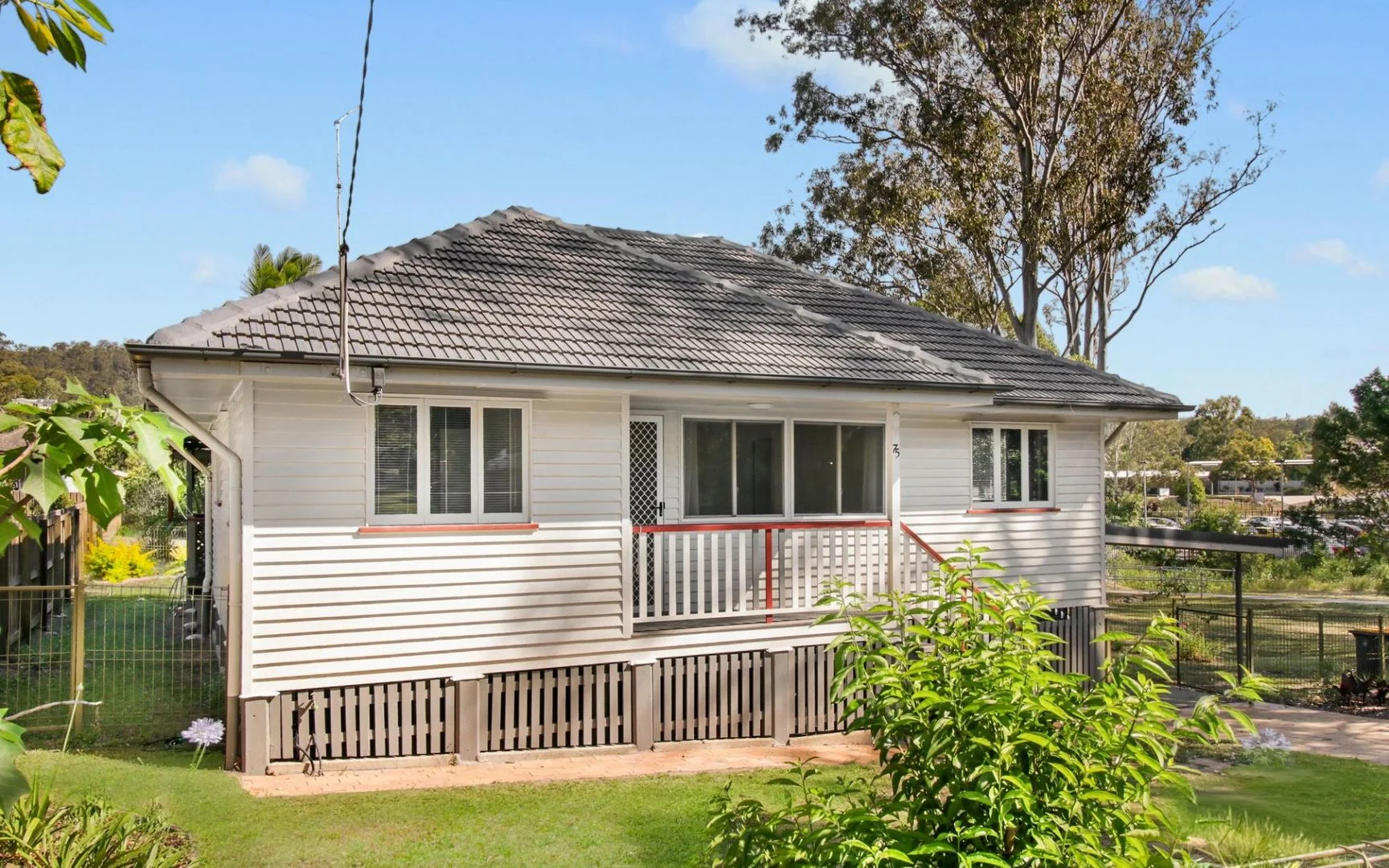 75 Nursery Rd, Holland Park West QLD 4121