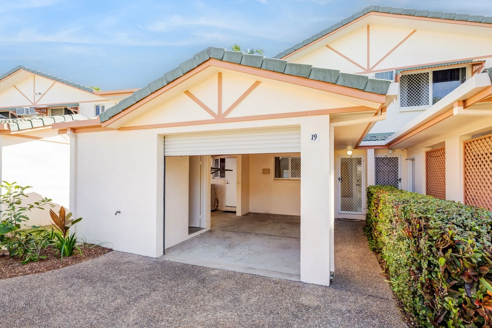 19/21-23 Tuffley Street, West End QLD 4810