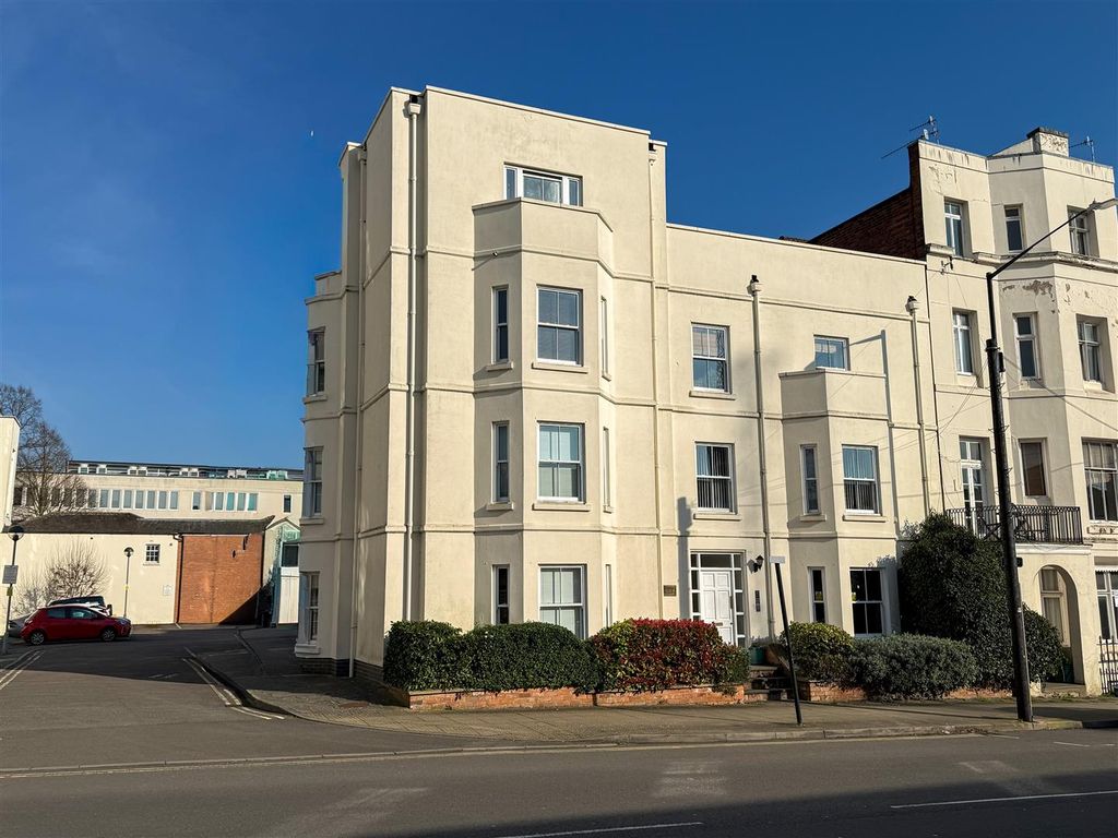 2 bed flat to rentDale Street, Leamington Spa CV32