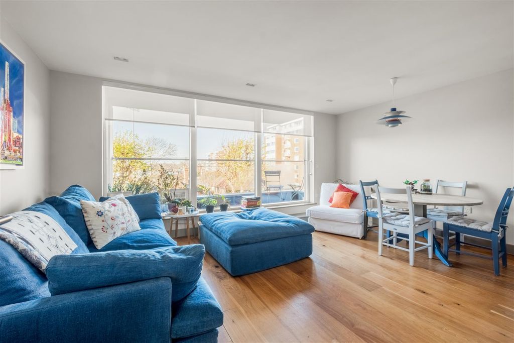 Additional image 2 of 3 bed flat to rentPalmeira Avenue, Hove BN3