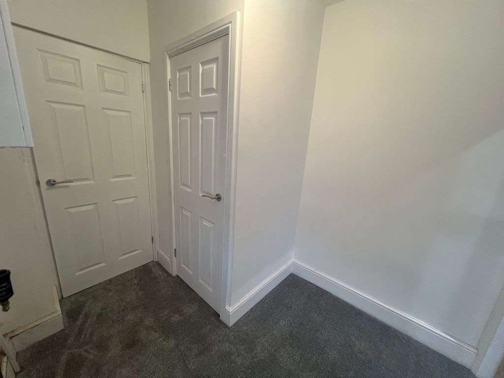 Additional image 3 of 1 bed flat to rentWindsor Terrace, Penarth CF64