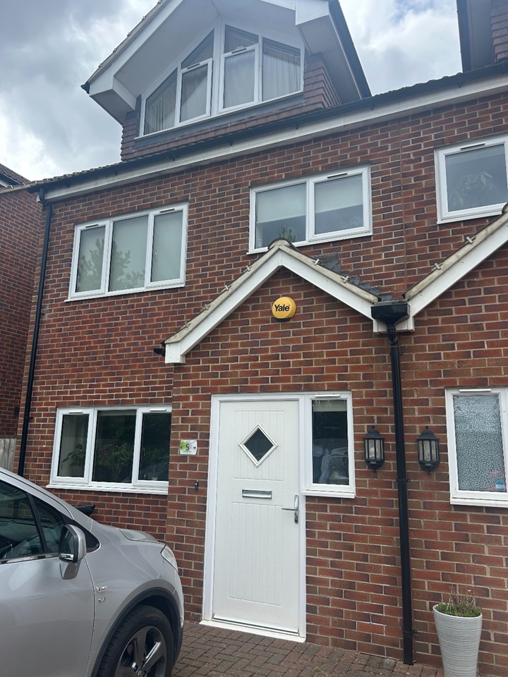 3 Bed Semi-Detached House, Siddeley Close, BS10, N1 7GU
