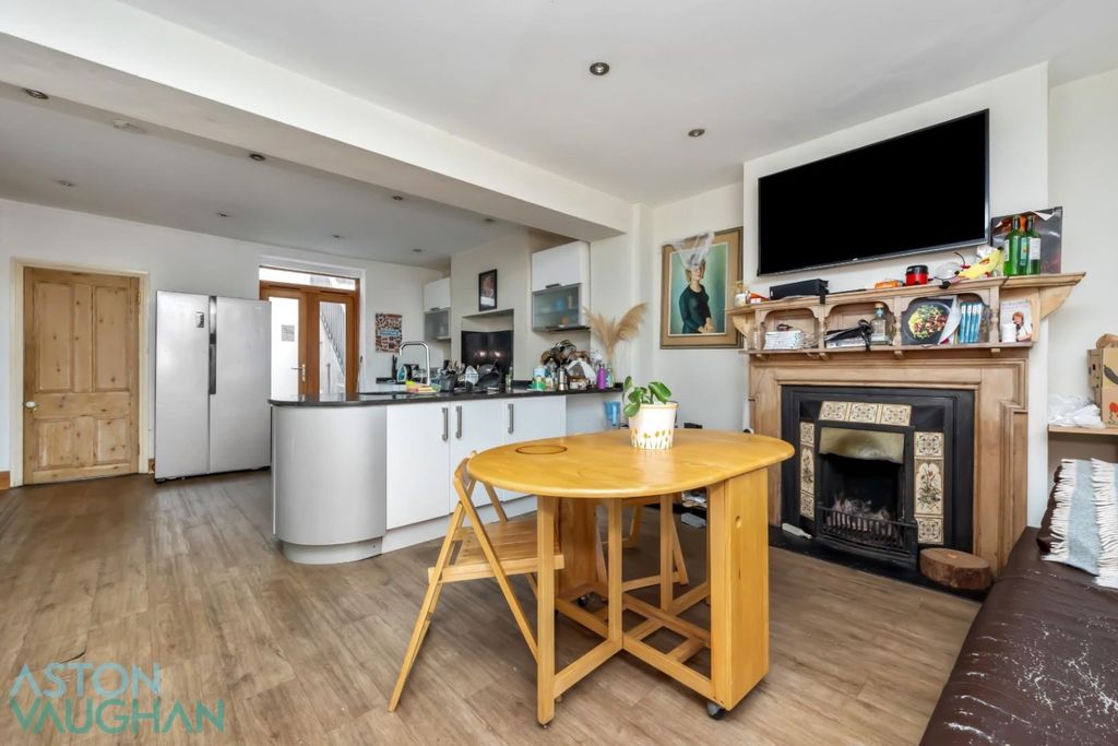 Additional image 2 of 6 bed terraced house to rentClifton Hill, Brighton BN1