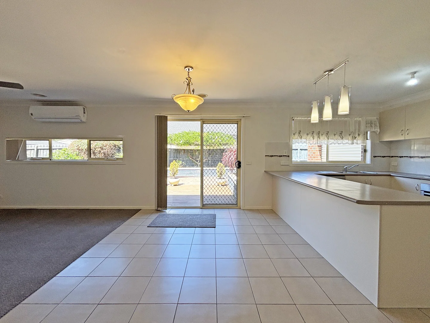42 Summerhill Boulevard, Drouin VIC 3818 photo 4