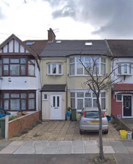 4 bed terraced house to rentLynton Crescent, Ilford IG2