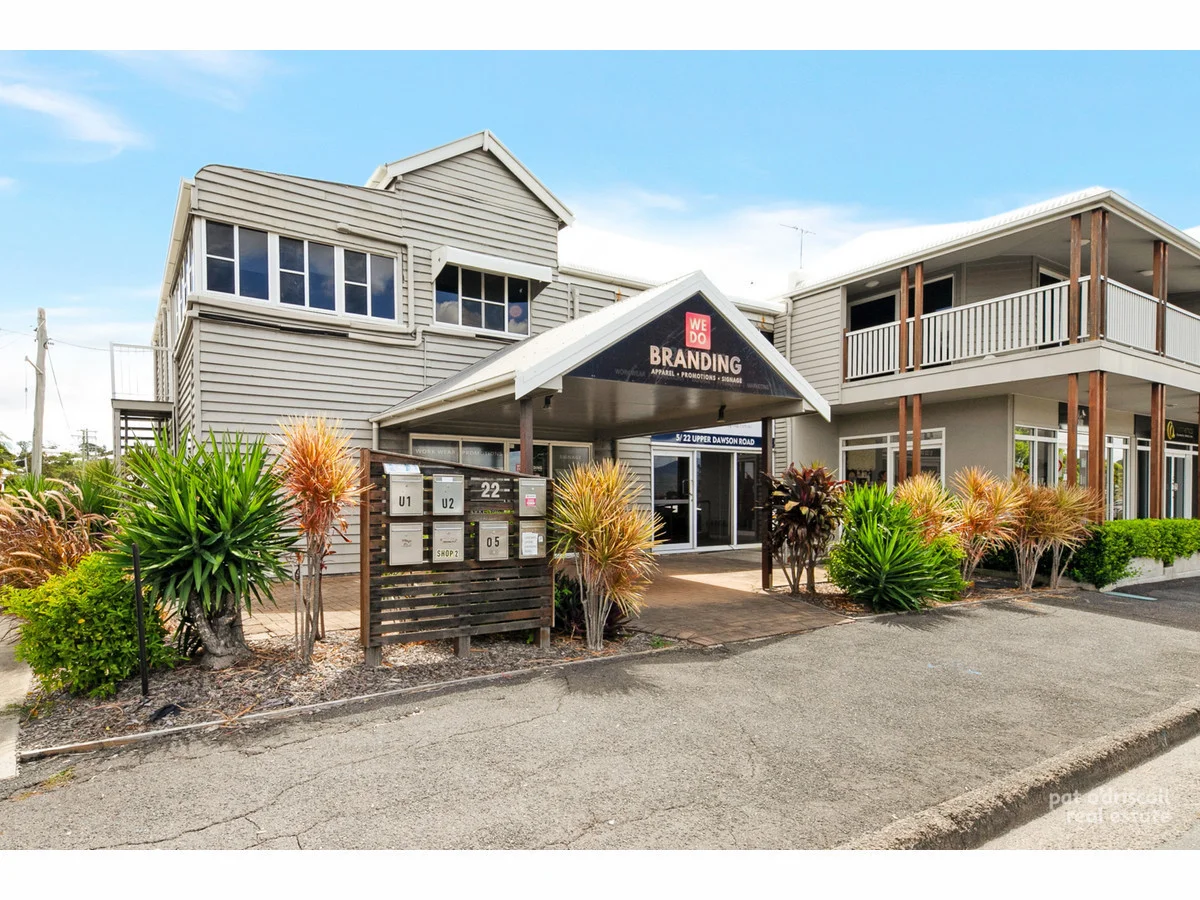 Upstairs/22 Upper Dawson Road, Allenstown QLD 4700