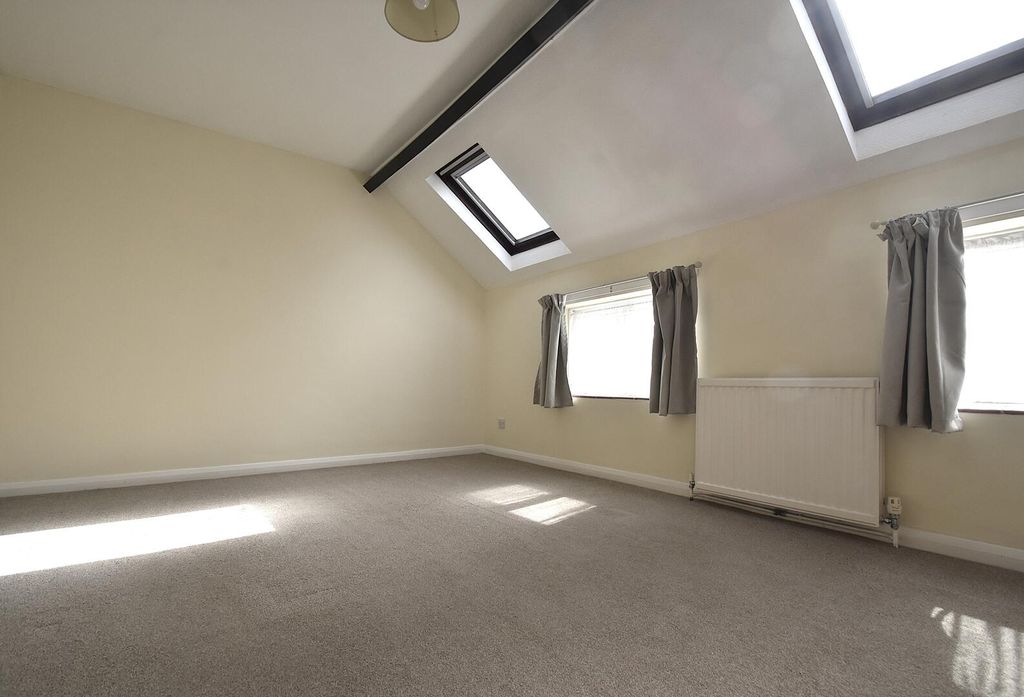 Additional image 5 of 3 bed property to rentHigh Street, Carisbrooke, Newport PO30
