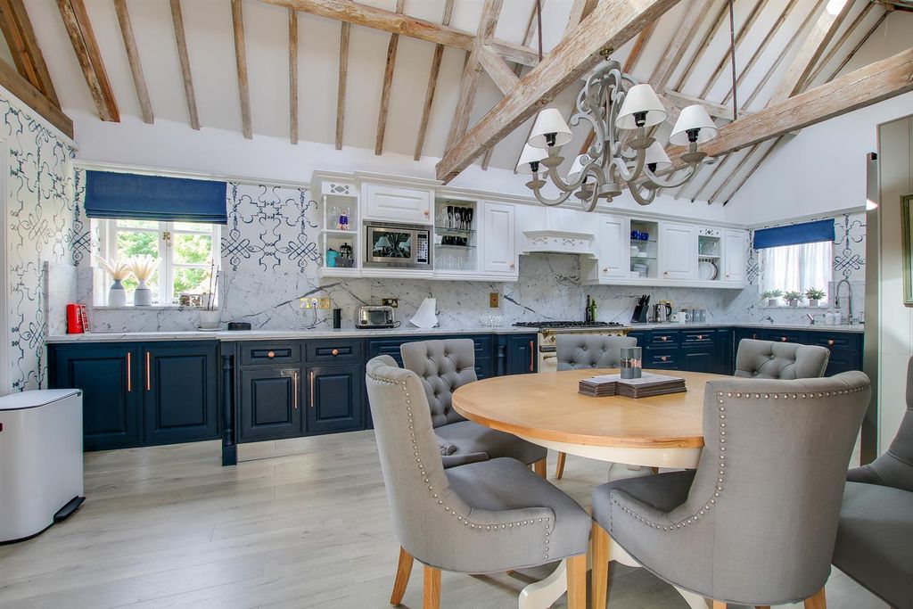 Additional image 10 of 5 bed country house to rentHarbridge Court, Somerley BH24