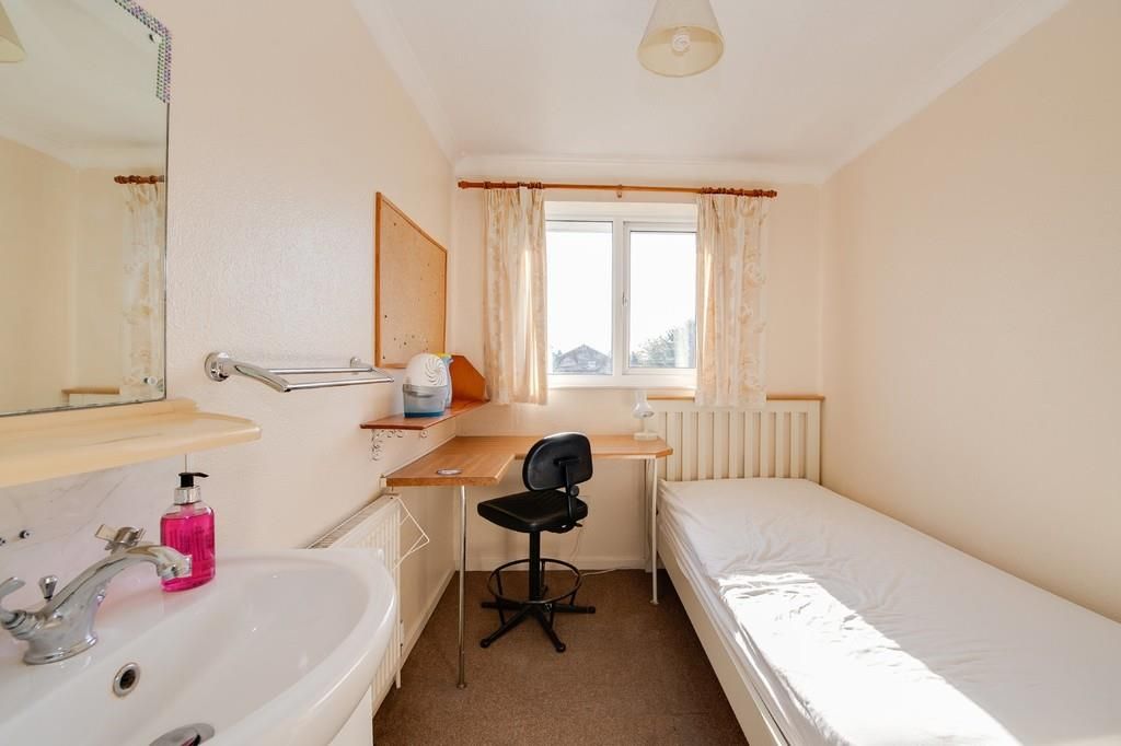 Additional image 4 of 6 bed end terrace house to rentMillfield Close, Chichester PO19
