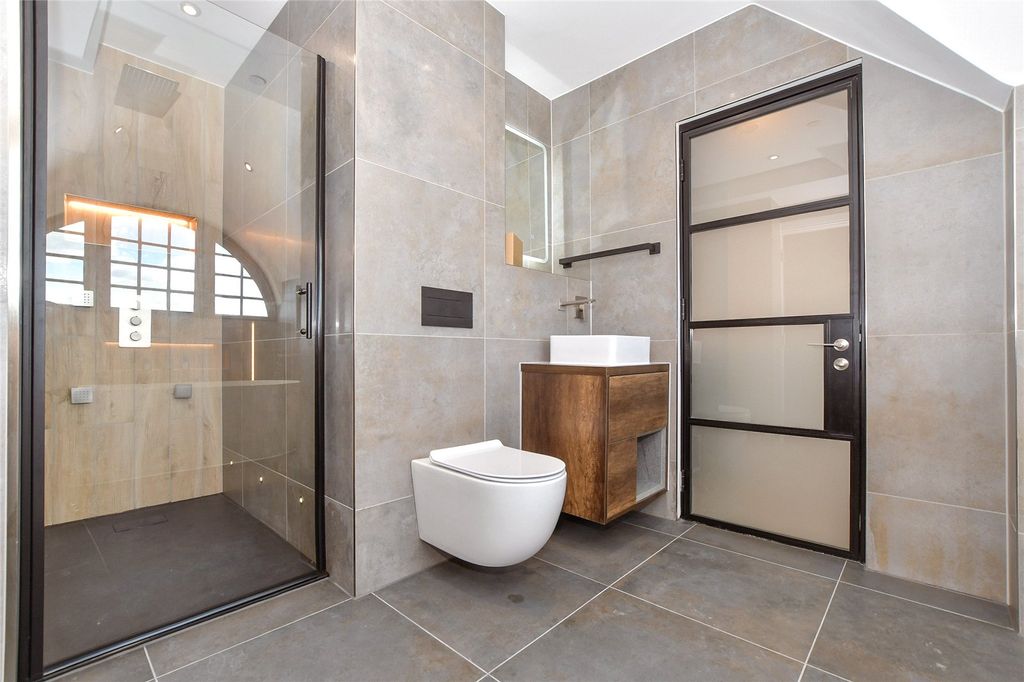 Additional image 10 of 3 bed flat for saleThe Carriage House, 88 Grosvenor Road, Tunbridge Wells, Kent TN1