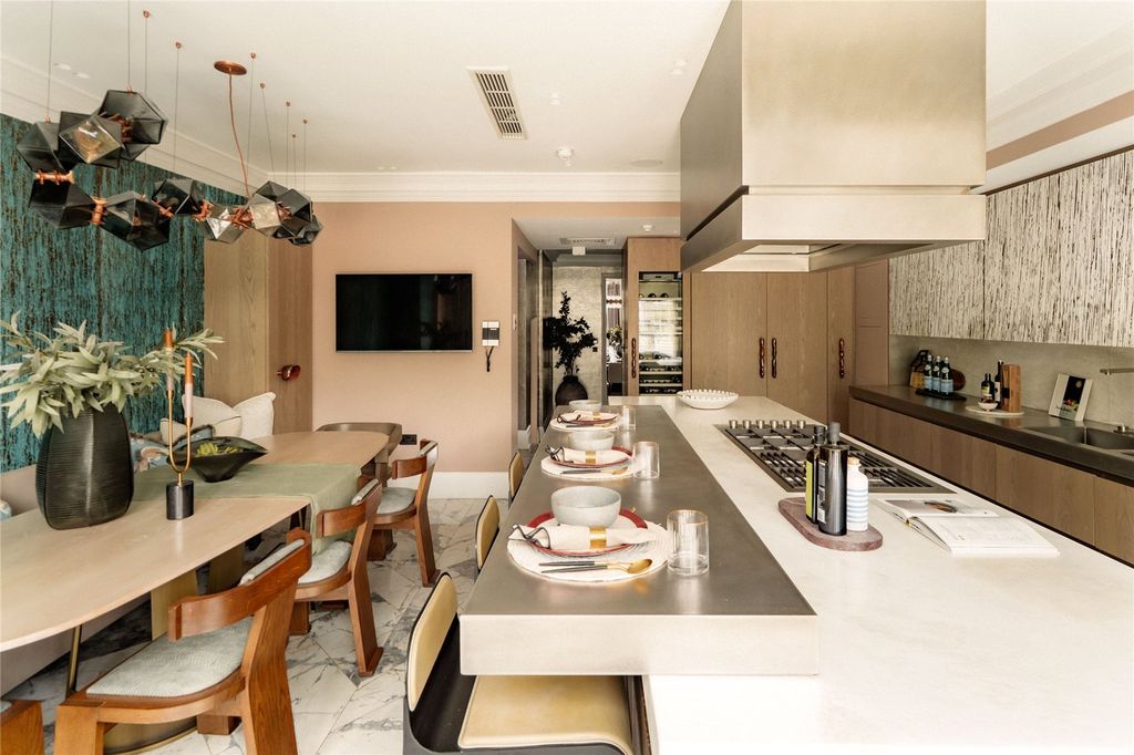 8 bed terraced house to rentCheyne Walk And Cheyne Mews, Chelsea SW3