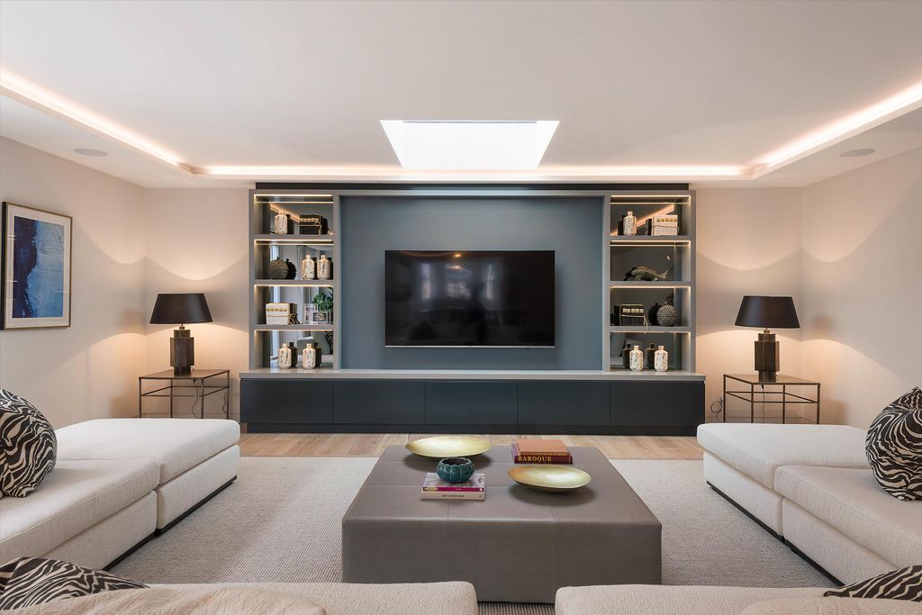 8 bed detached house to rentUpper Phillimore Gardens, Kensington, London W8 photo 3