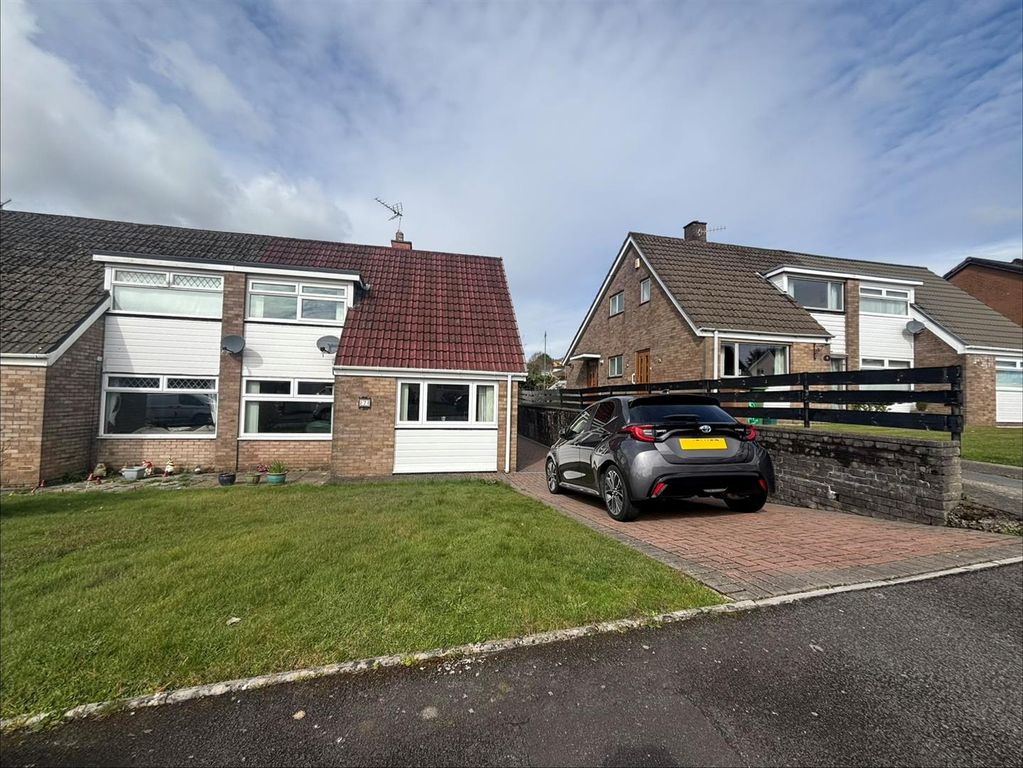 3 bed semi-detached house to rentBryn Siriol, Caerphilly CF83