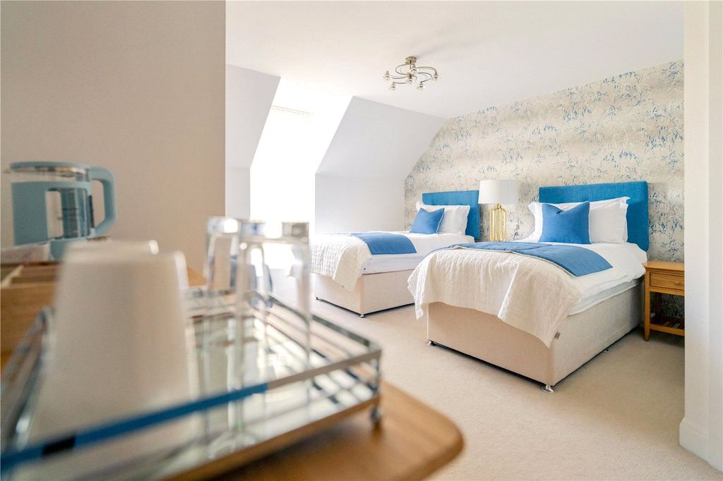 Additional image 2 of 1 bed flat to rentBirch Place, Dukes Ride, Crowthorne, Berkshire RG45