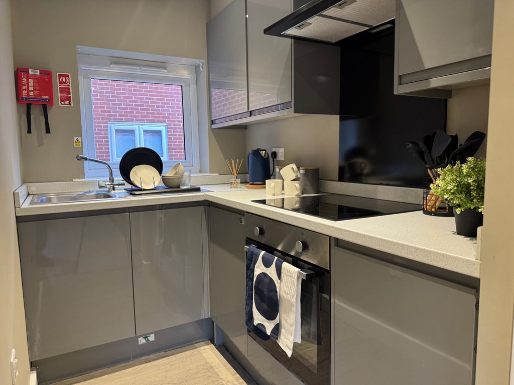 5 bed shared accommodation to rent28 Varsity Beeston, Fletcher Road, Beeston, Nottingham NG9 photo 3