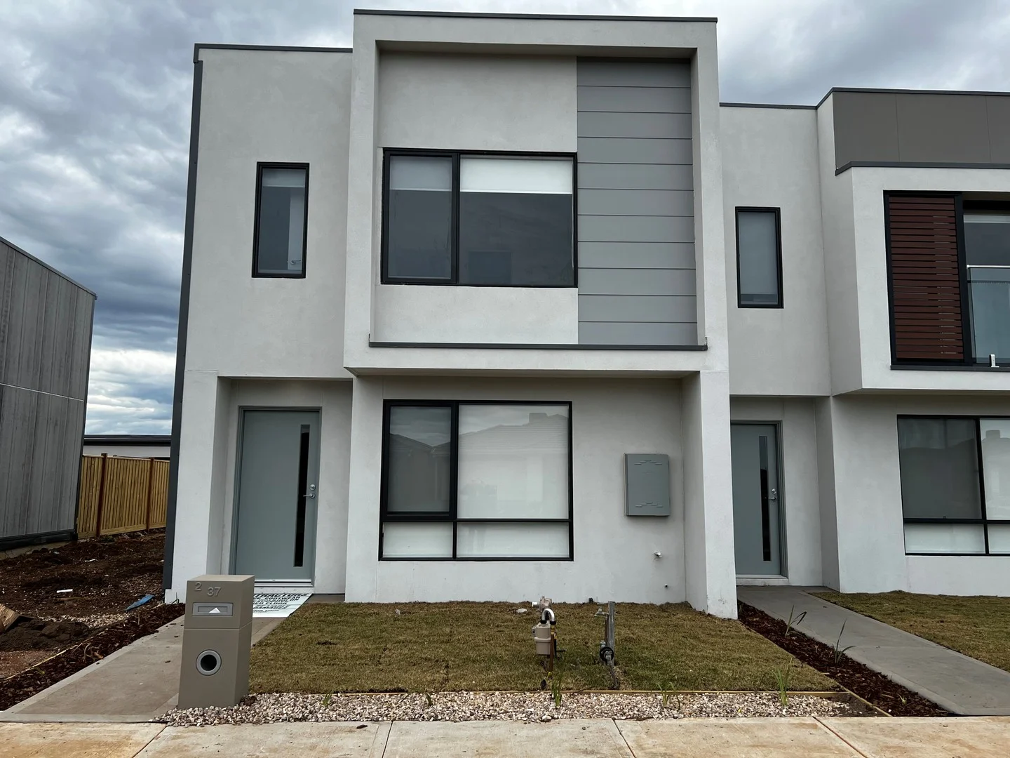 2/37 Louisville Drive, Thornhill Park VIC 3335